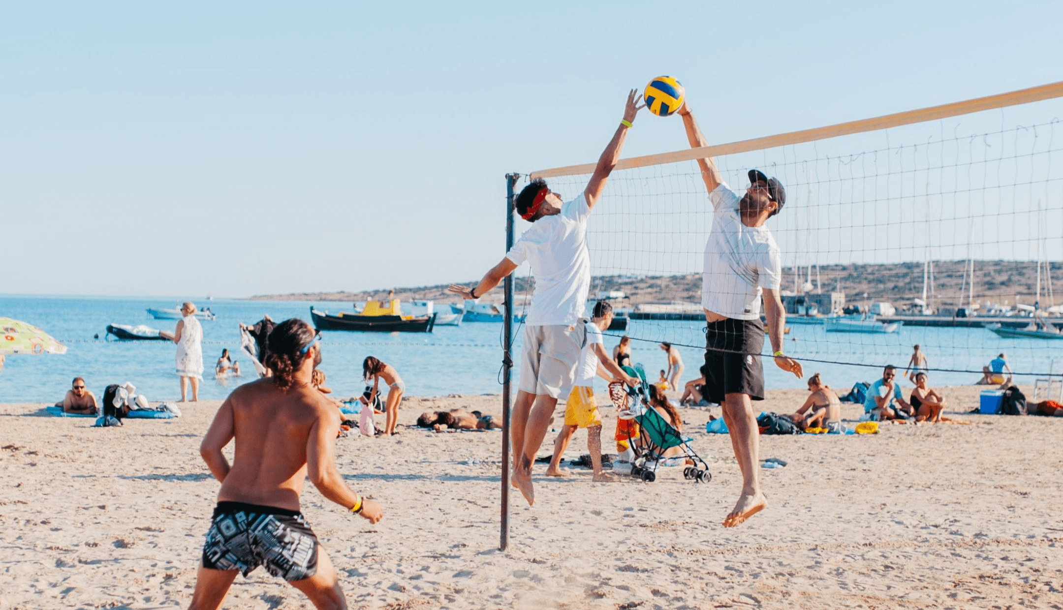 Tampa Bay beach volleyball league players